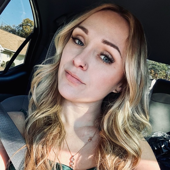 Meet your Posher, Caitlyn - Picture 1 of 1